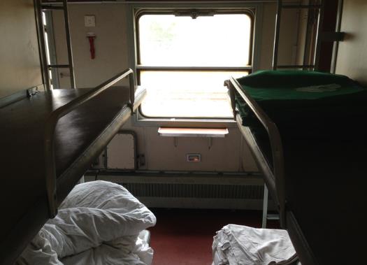 冬天火車臥鋪車廂冷嗎?臥鋪車廂之間為什么要鎖門