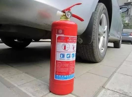 車載滅火器放哪最好?車載滅火器使用誤區