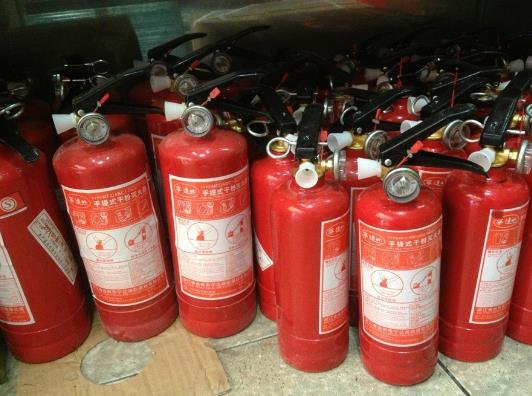 車載滅火器放哪最好?車載滅火器使用誤區