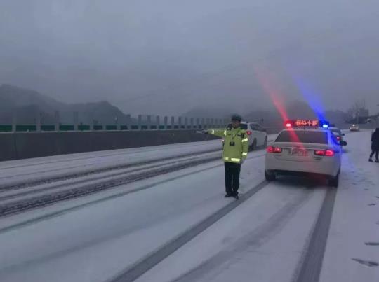 雪后上高速走被壓的雪路還是沒(méi)被壓的雪路?暴雪過(guò)后幾天可以上高速