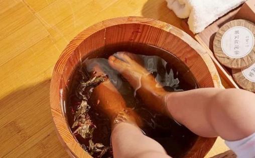 艾葉泡腳后還可以艾灸嗎 艾葉泡腳可以除濕嗎