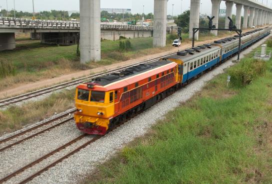 春運去火車站買票好買嗎?春運火車票去窗口買還是網上買