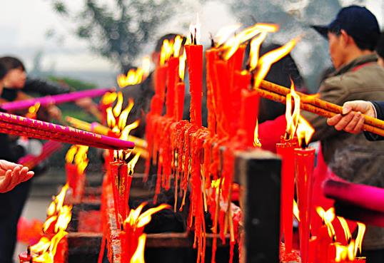 過年祭祖擺碗筷的筷子頭朝里還是筷尾朝里?過年祭祖女人可以同去嗎