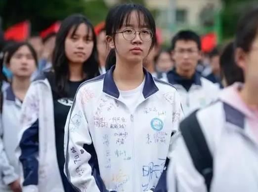 社會考生準考證去哪取?高考看考場需要帶什么證件