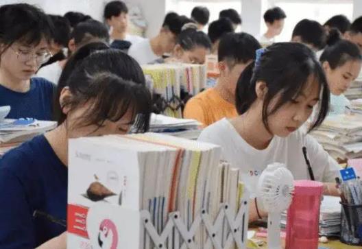 職高怎么考大學?社會考生高考錄取一樣嗎