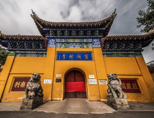 寺廟拜佛可以化解倒霉并且轉(zhuǎn)運嗎?到寺廟燒香拜佛有些什么忌諱