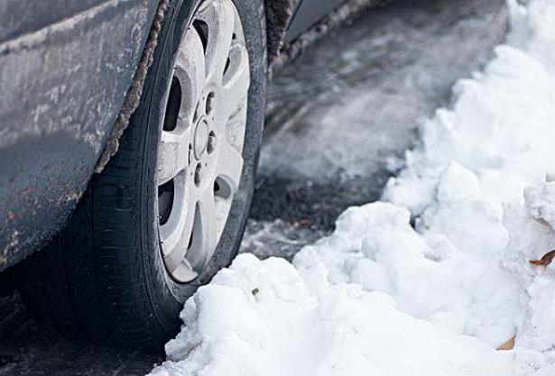 車上積雪不管的話會化掉嗎?車上的雪能讓洗車的洗嗎