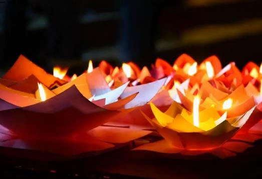 寒衣節祭奠先人選擇什么鮮花?寒衣節燒寒衣可以燒真衣服嗎