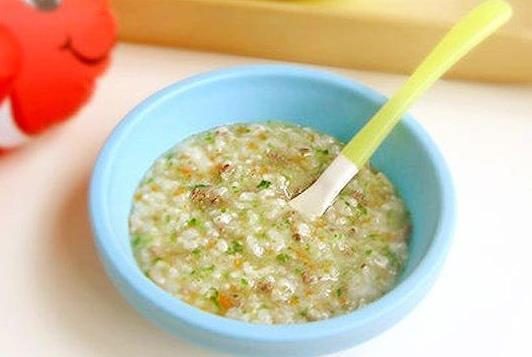 怎么判斷寶寶是不是可以吃輔食了?嬰兒添加輔食后不拉大便怎么辦