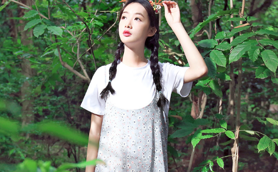 又到露肉季節,怎么穿搭可以遮住粗胳膊變成一個小仙女?