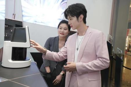 Libertaime深圳萬象天地全球第三家品牌旗艦店閃耀深圳 摩登風(fēng)尚鉆飾升級零售體驗續(xù)夢真我如鉆