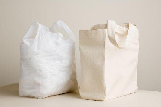 可降解塑料袋可以放在濕垃圾里面嗎?現(xiàn)在超市的塑料袋是可降解的嗎?