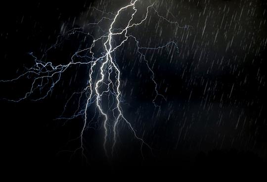 打雷玩電腦被劈的幾率大不大?電腦被雷劈了開不了機怎么辦