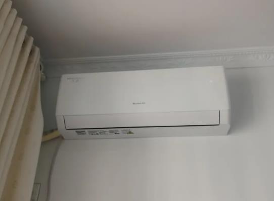冬天空調(diào)外機(jī)結(jié)霜是怎么回事?空調(diào)排水管堵住了怎么疏通