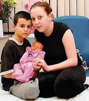 英國13歲小男孩艾爾菲·帕頓和15歲女友仙黛爾·斯迪德曼偷吃禁果