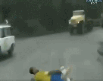 內馬爾滾(Neymar Rolling)是什么意思?眾名宿皆痛批其假摔 遭球迷惡搞
