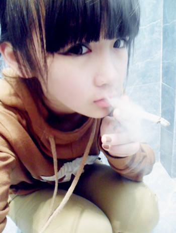 網絡紅人張依依資料,網絡紅人張依依素顏,張依依扒皮圖片