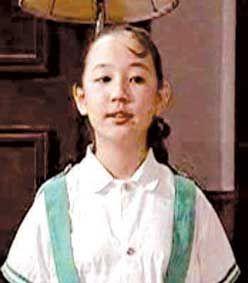 關(guān)凌在《我愛我家》中飾演賈圓圓,童星關(guān)凌與姬云飛喜得貴子,網(wǎng)友送名姬關(guān)干部、姬關(guān)食堂