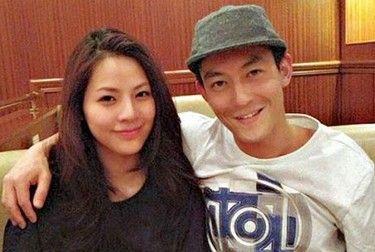 曝陳冠希向22歲新歡求婚成功,婚禮日期已定2013年成親,助理回應(yīng)稱假消息