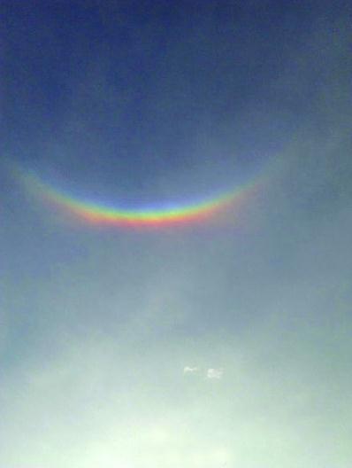 江蘇上海天空3個(gè)太陽,南京晴天倒掛微笑彩虹,專家稱不是末日是幻日