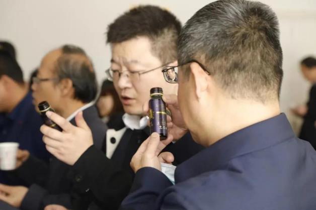 全國人大常委會委員謝廣祥一行領導,深入調研冰雪容黃精產業園