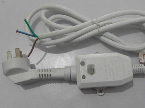 熱水器常開保溫并不費電，熱水器插頭不宜頻繁的插拔