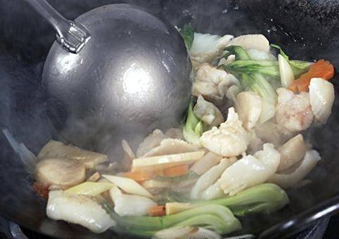 炒菜是否需要蓋鍋蓋呢？炒菜蓋鍋蓋好不好