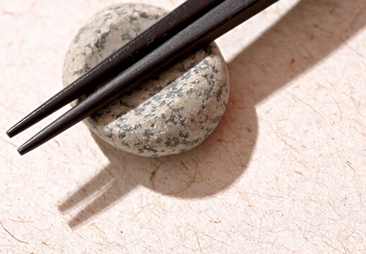 筷子使用的要點(diǎn)-筷子要晾干再儲(chǔ)藏