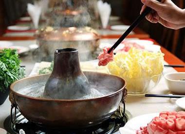食物趁熱吃好嗎？寒冬進食過熱易損害口腔健康