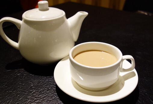 細數奶茶的四大罪狀-一杯奶茶等于一碗飯？