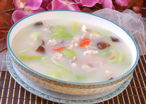 湯里的營養不足一成？喝肉湯不易過量