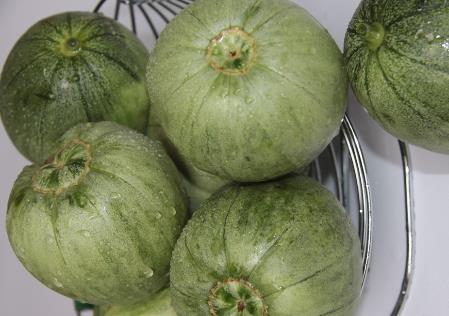 吃香瓜好嗎？香瓜的營(yíng)養(yǎng)價(jià)值、功效與作用