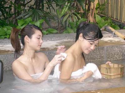 女性泡溫泉要注意什么？女人泡溫泉的注意事項，泡溫泉多長時間最適宜
