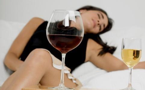 女人經期能喝酒嗎？女性經期喝酒有什么危害