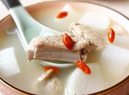 感冒了應(yīng)該吃什么？洋蔥能抗寒，甜食易生痰