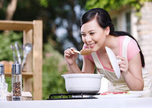 炒前腌制牛肉時加點糖-怎樣炒牛肉才嫩？