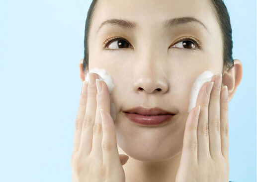 男士油性皮膚用什么洗面奶？女生油性皮膚用什么洗面奶？