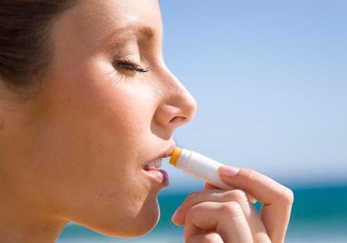 秋季嘴唇易干裂脫皮怎么辦？如何保養嘴唇？唇部保養方法