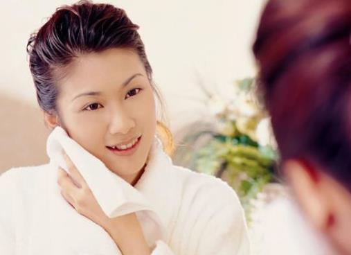 徹底卸妝也容易長(zhǎng)色斑嗎？5大不為人知的美白誤區(qū)