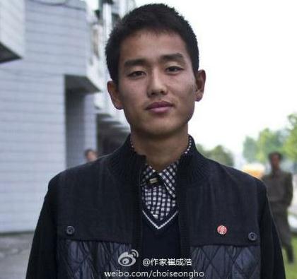 作家崔成浩微博發布金正恩摸女兵胸部照，金正恩指導朝軍登陸演練