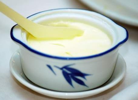 寶寶喂養誤區：吃牛初乳和蛋白粉能提高寶寶的免疫力