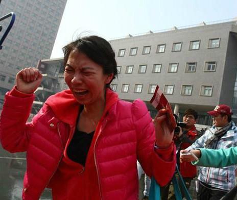 北影哭泣姐落榜大哭撒潑打滾圖走紅，網(wǎng)友調(diào)侃“哭這么丑怎么演瓊瑤戲”