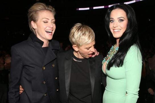 　　【格萊美頒獎現場】主持人Ellen DeGeneres被歌手Katy Perry的爆乳咪咪嚇到了