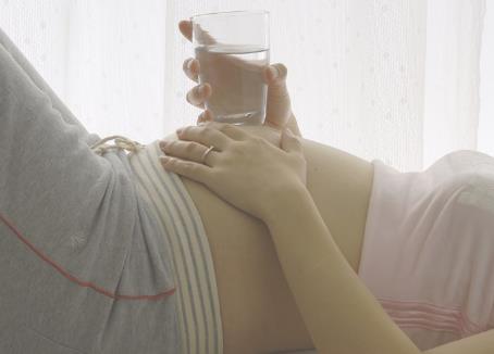孕婦喝水喝什么水好？孕婦多喝水好嗎