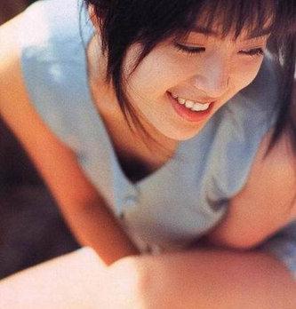 組圖：42歲酒井法子復出超酷性感裝露面，全裸淋浴吸吮手指舊照瘋傳