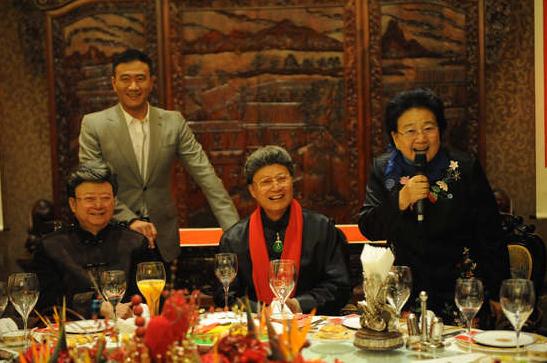 胡軍為父母籌辦金婚晚宴，分享經營婚姻要訣：信任、尊重、欣賞
