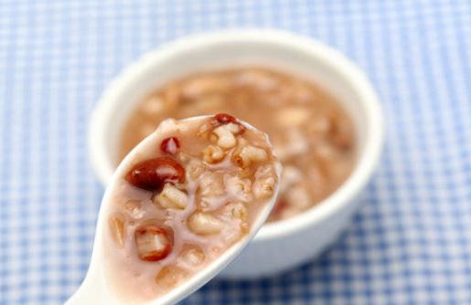 女性養(yǎng)顏補血應該吃什么食物？
