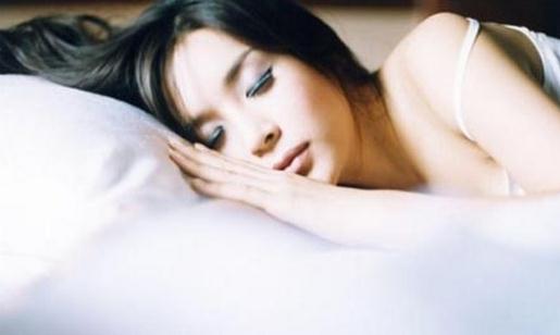 睡前吃什么好睡覺？失眠的原因