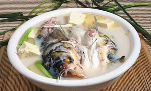 燉魚怎么做好吃？燉魚時加塊豆腐營養(yǎng)翻倍