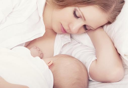母乳到寶寶2歲仍有營養 媽媽放心喂